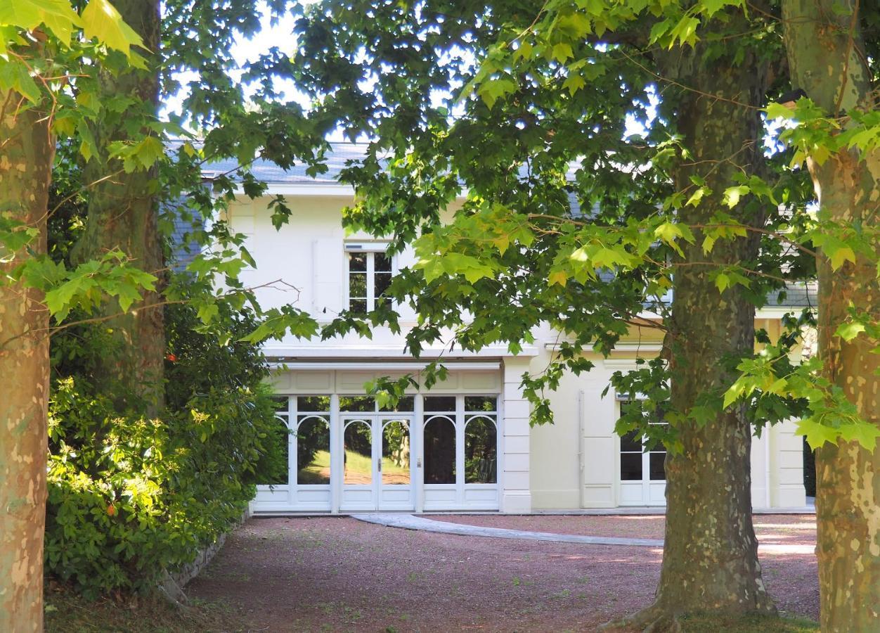 La Souveraine Saint-Genis-Laval Buitenkant foto