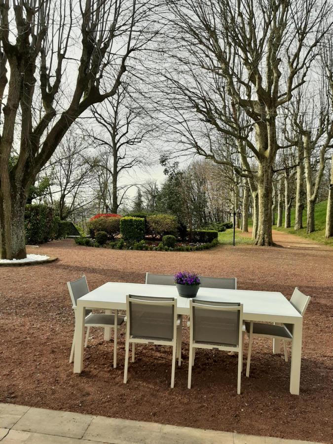 La Souveraine Saint-Genis-Laval Buitenkant foto
